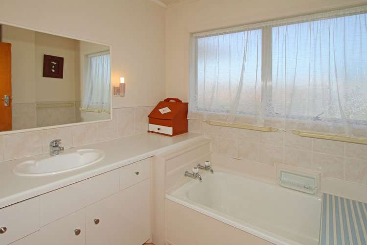 54 Royal View Road Te Atatu South_9