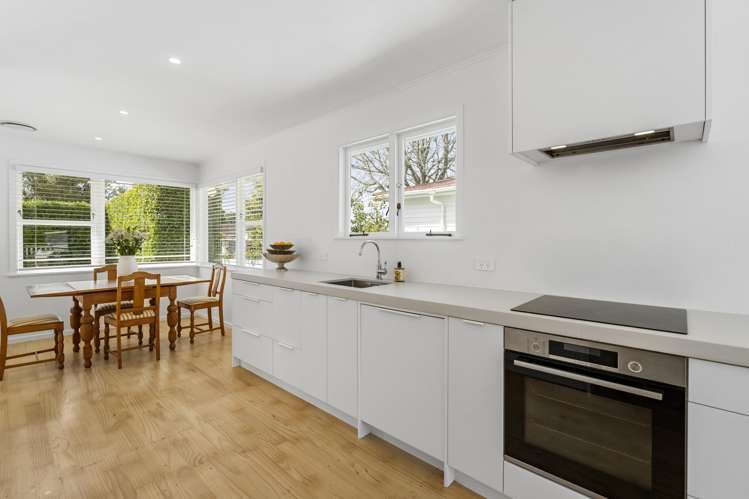 12 Crocombe Crescent Beach Haven_8