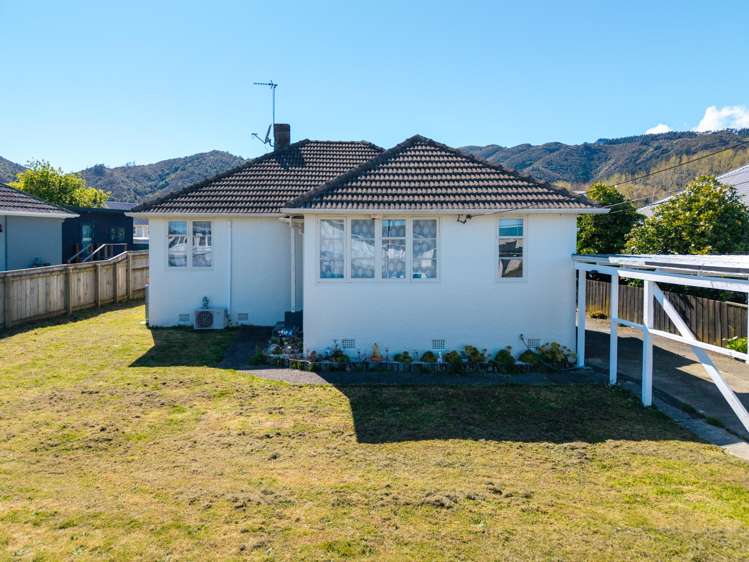 17 Strand Crescent Naenae_16