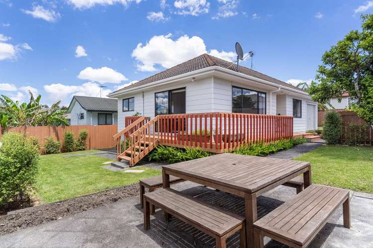 2/136 Barrack Road_0