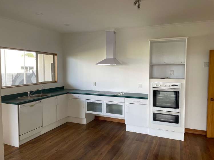 1/50 Whiteley street Moturoa_3