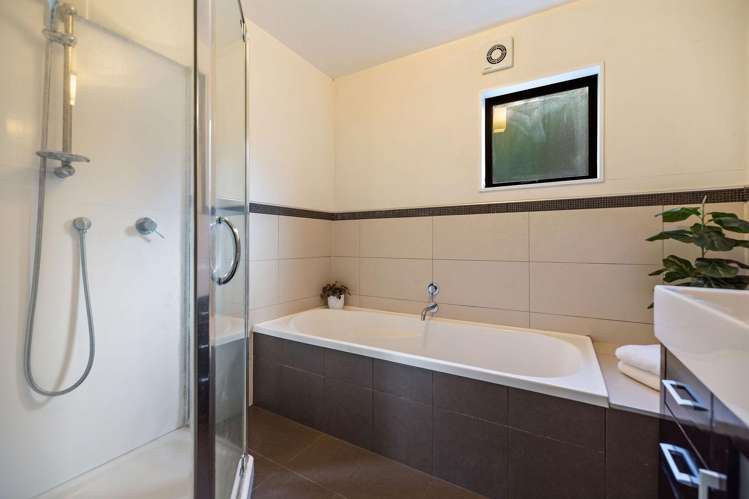 31 Watts Road Fernhill/Sunshine Bay_13