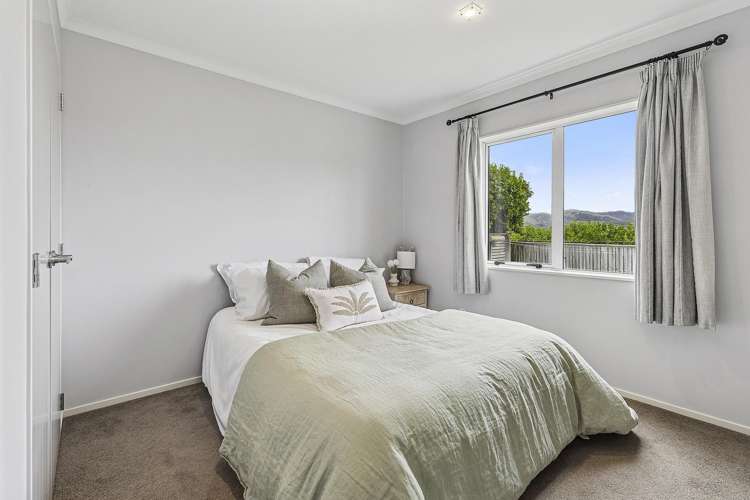 29 Paparoa Crescent Aotea_9