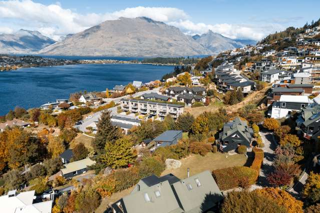 9 and 10/64 Goldfield Heights Queenstown_4