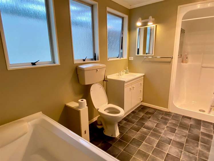 86 Totara Island Road Clinton and Surrounds_16