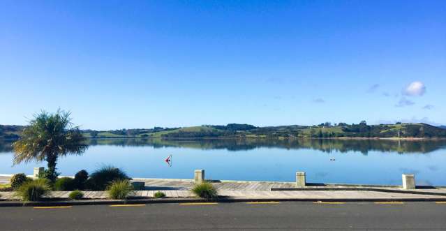 Estate Sale - FRONT ROW Mangonui Waterfront Flat