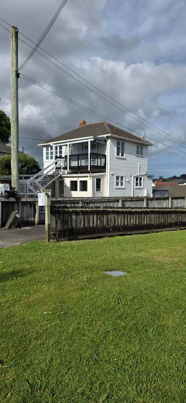 2 Bedroom unit to rent for small family or couple.