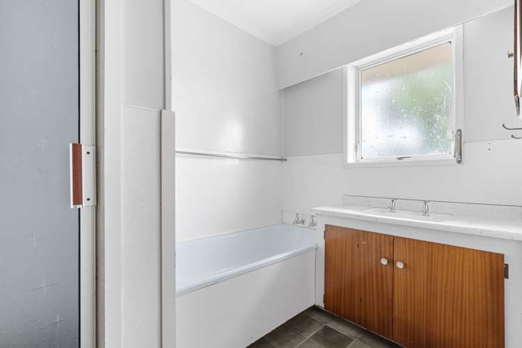 7 Skelton Crescent Paparoa_14