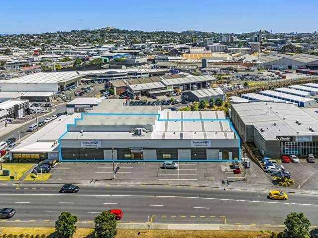 Prime Retail/Warehouse Space in Penrose