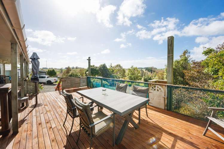 1233 Makino Road Halcombe_17
