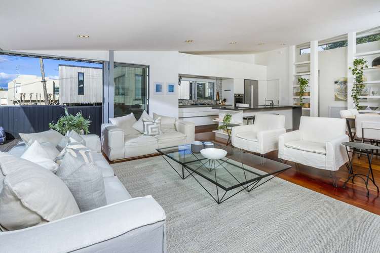 63 Beach Road Castor Bay_11