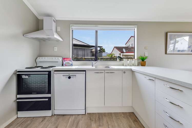 6/55 Tuhikaramea Road Dinsdale_3