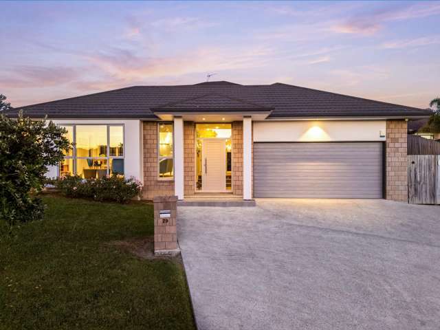 High-Spec Living with Waitakere Views