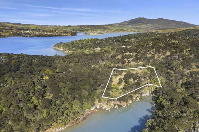 A Secluded Sanctuary of Coastal Elegance