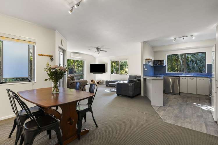 99 Kamara Road Glen Eden_4