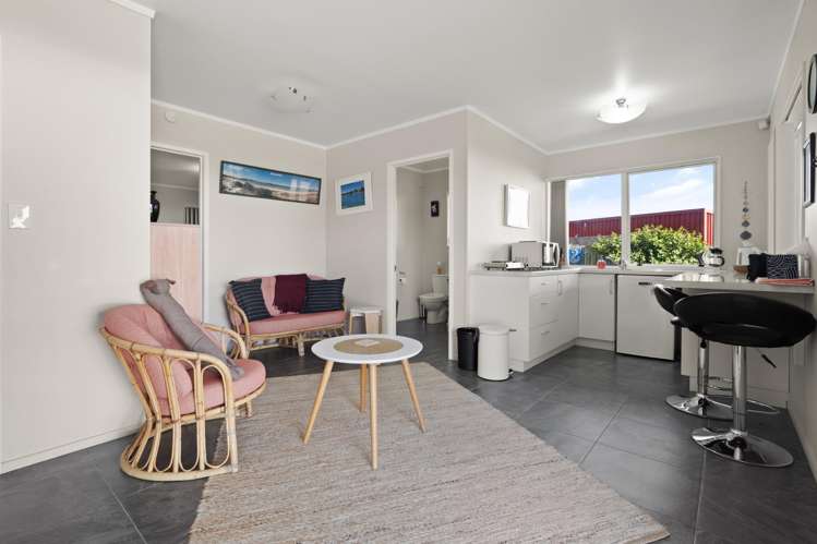 43 Seaview Road Cable Bay_19