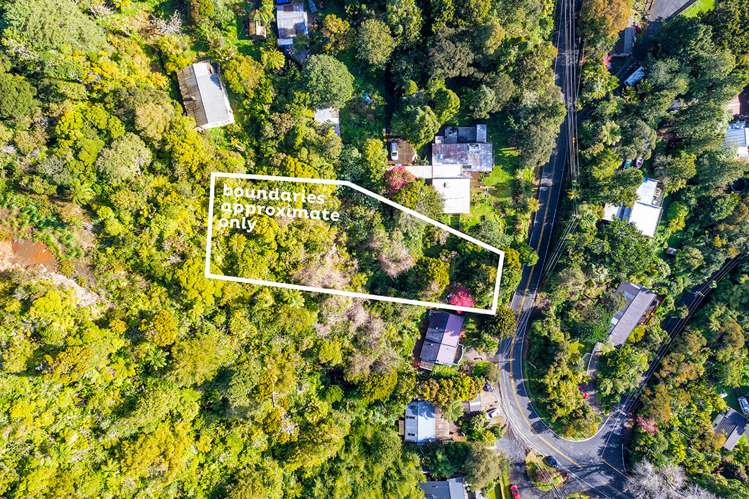 898 West Coast Road Waiatarua_1