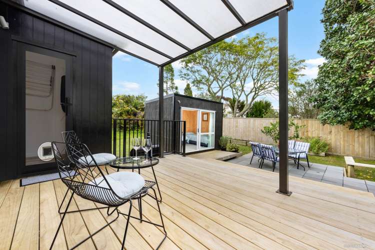 9a Piccadilly Circus Snells Beach_7