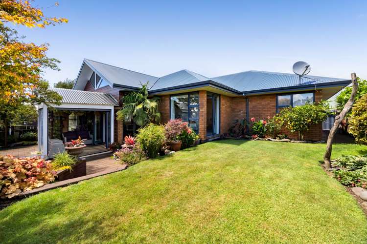 9 Elizabeth Grove Stratford_43