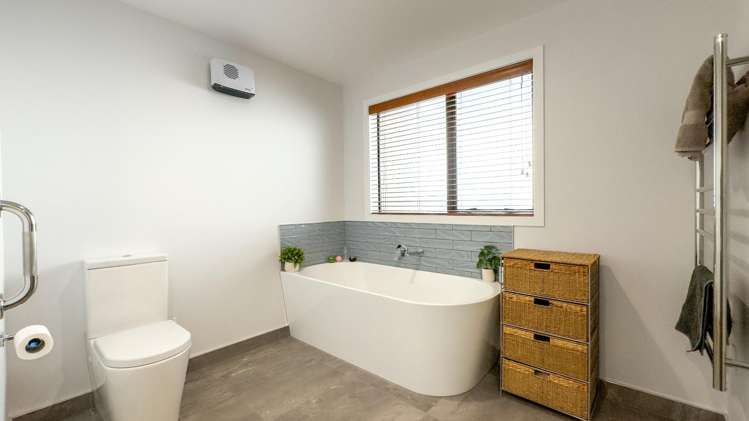 4 Hugo Shaw Drive 11373_15