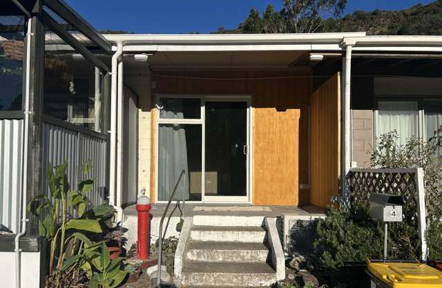Studio Unit - Angle Street, Picton
