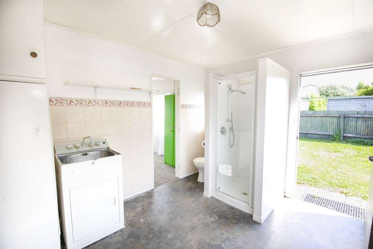 301 Kennedy Road Onekawa_14