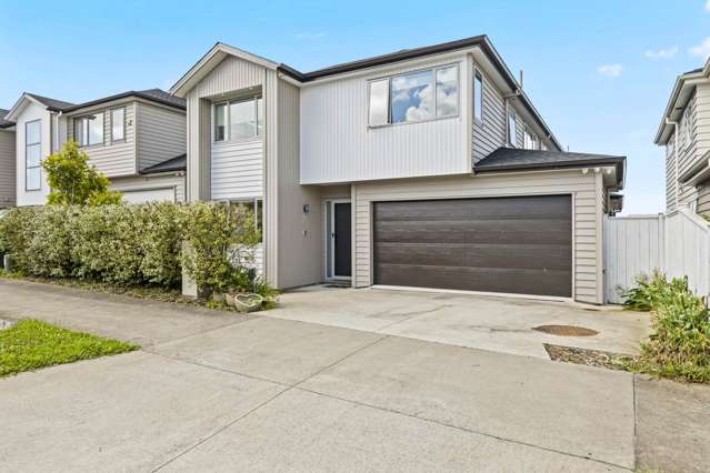 Contemporary Luxury in Karaka Lakes