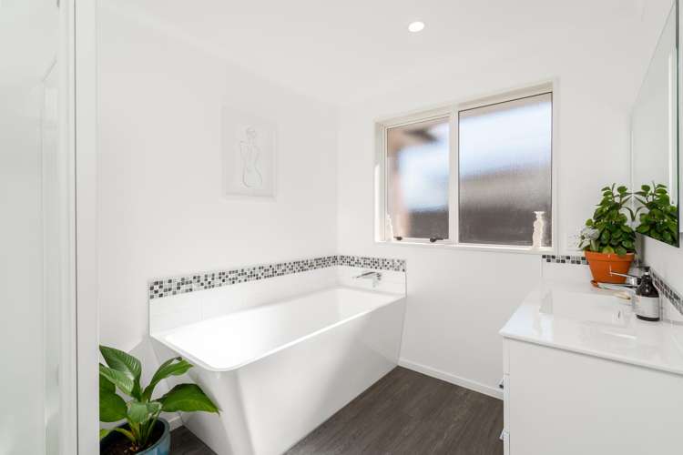 2/14 Bentley Street Russley_16