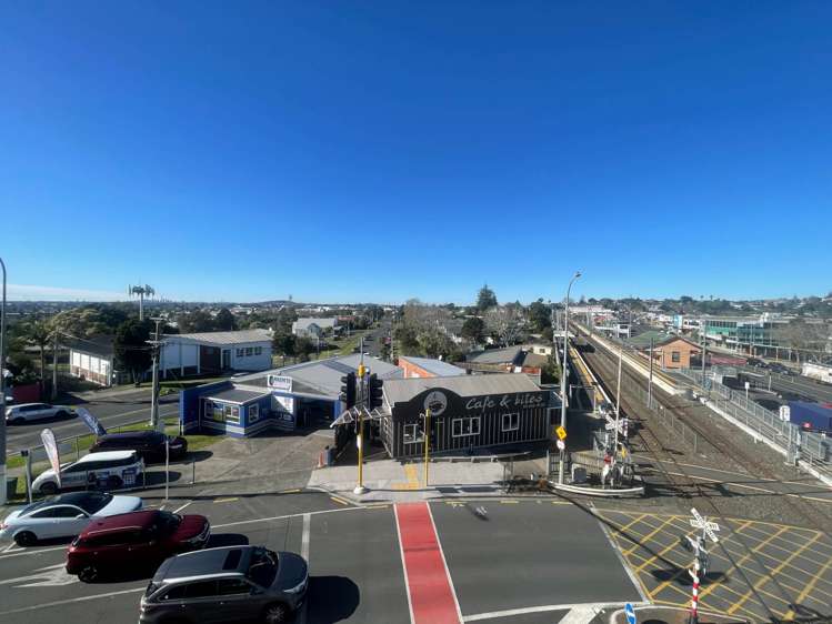 205/6 Waikumete Road Glen Eden_11