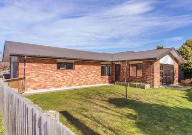4 Bedroom, 2 bathroom, double glazed