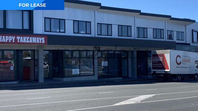 Te Atatu Retail, Road Front Retail