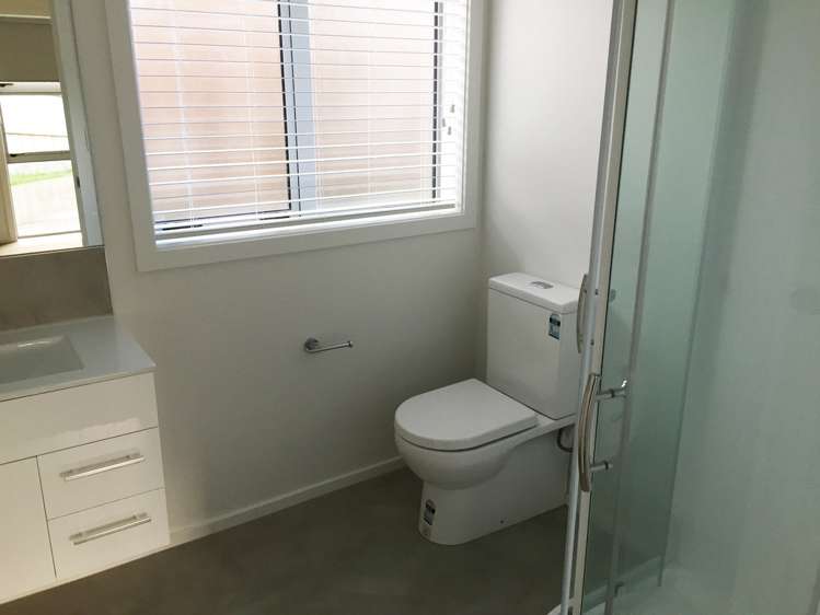 17 Cabourne Drive Glenview_5