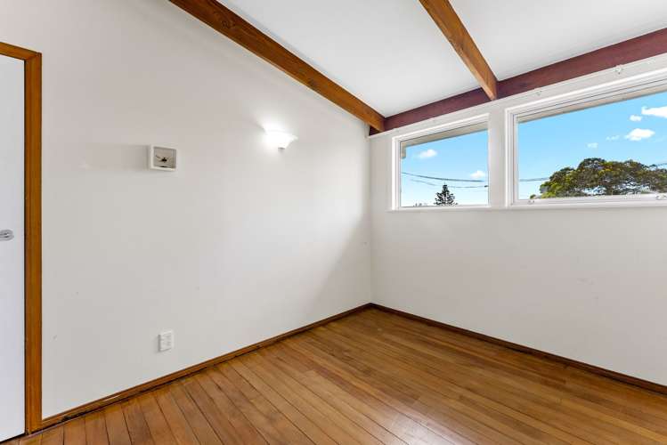 27 Colmar Road Mellons Bay_25