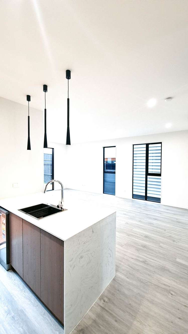6/90 Picasso Drive_3