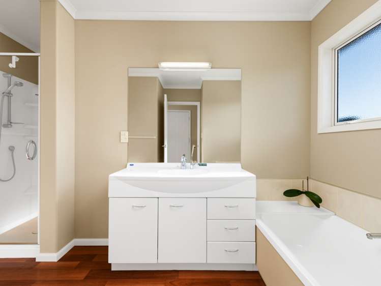 5 Shoreline Place Rarangi_13