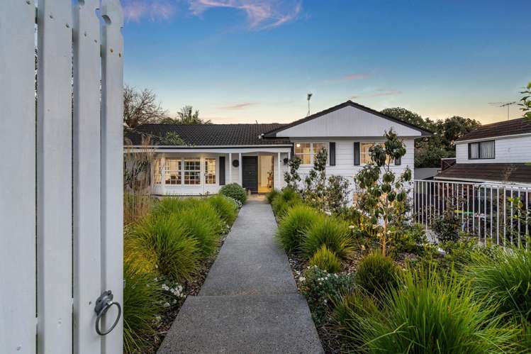 16 Pickwick Parade Mellons Bay_47