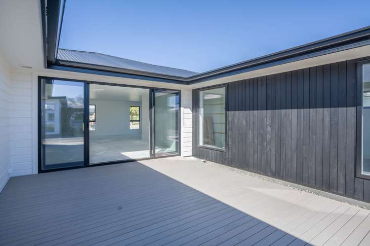 16 Maison Way Rangatira Park_10