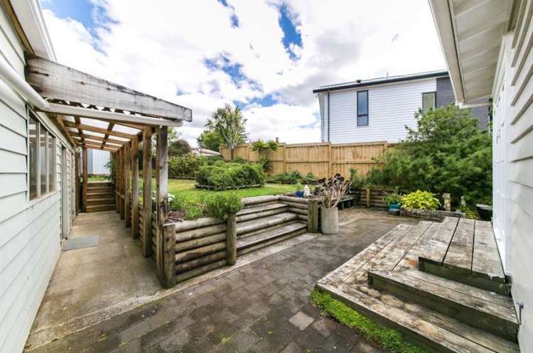 Titirangi Road Titirangi_6