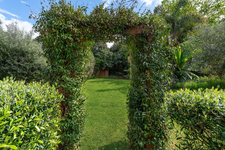 673 Huia Road Parau_24