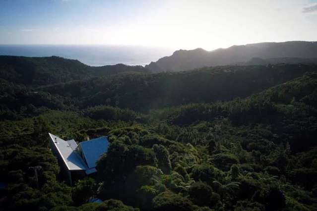 Beautiful Karekare Home with ocean views
