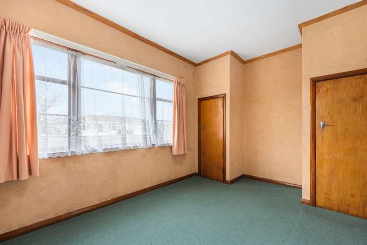 2 Hobson Place Takaro_14