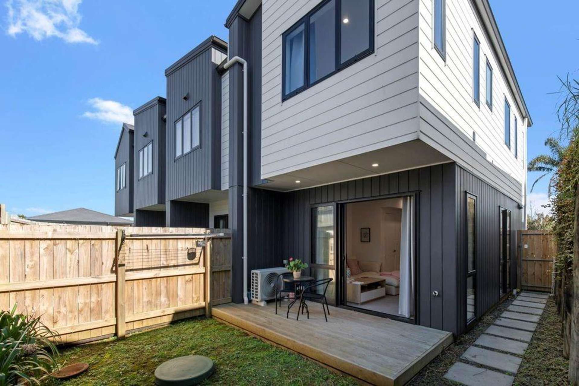 4/112 Moore Street 10679_0