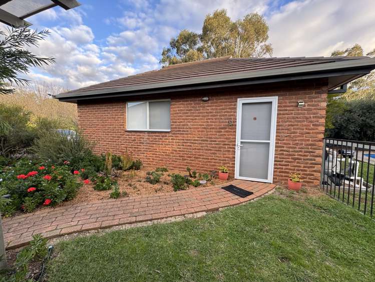 2 De Salis Drive - "Green Finch Cottage"_0