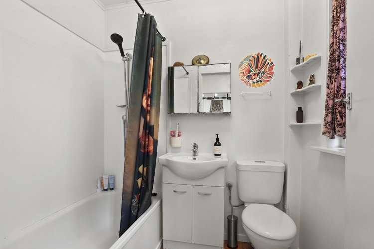 2/2 Earl Road Titirangi_10