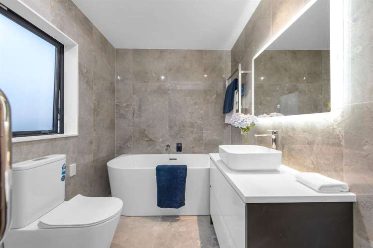 18 Tullymore Drive Flat Bush_23