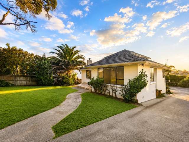 2 Mellons Bay Road 10679_2