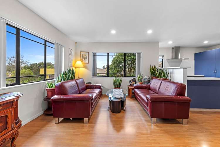 60 Fernhill Way Oteha_2