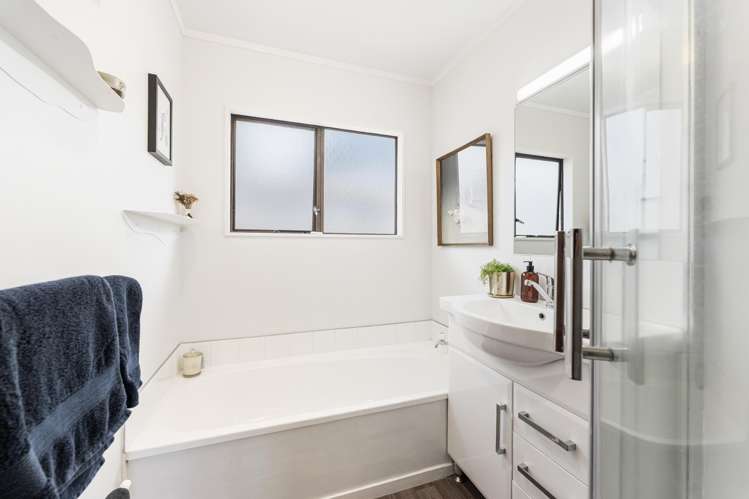 2/2 Riverview Road New Lynn_14