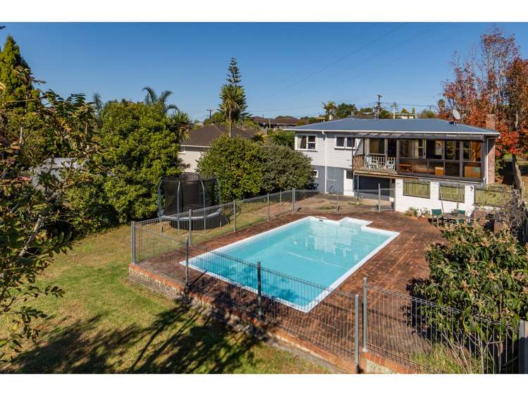 18 Wakeling Avenue Te Atatu South_0