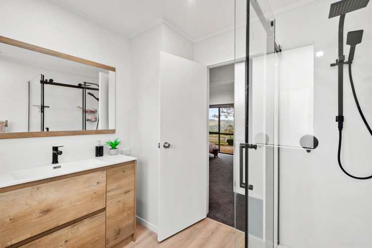 2147 Awhitu Road Pollok_18